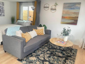 NEW private tiny home near GreenLake/Lightrail/I-5